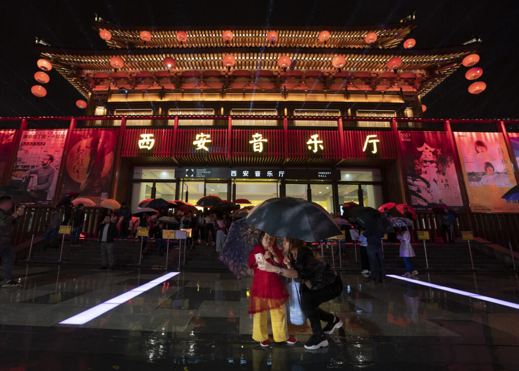 A mother and daughter take a selfie outside the Xi'an Concert Hall before attandinga Yo Yo Ma cooncert.